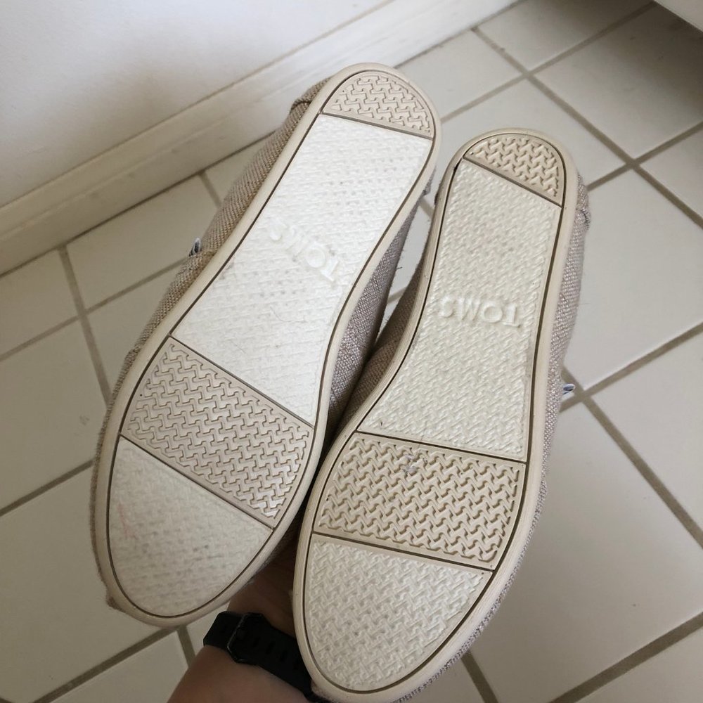 SOLD *** NWOT Tan Shimmery Toms - Picture 3 of 3